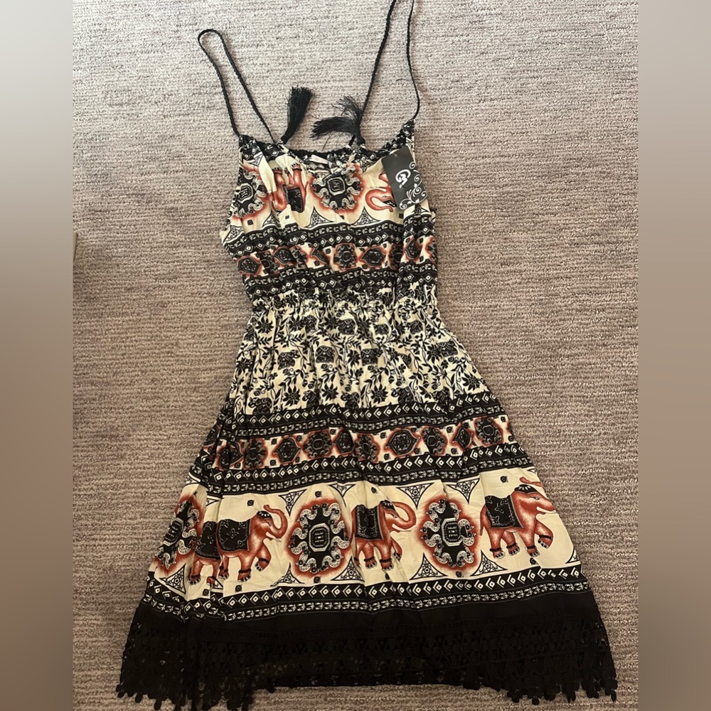 Stylish L/XL dress with elephant designs